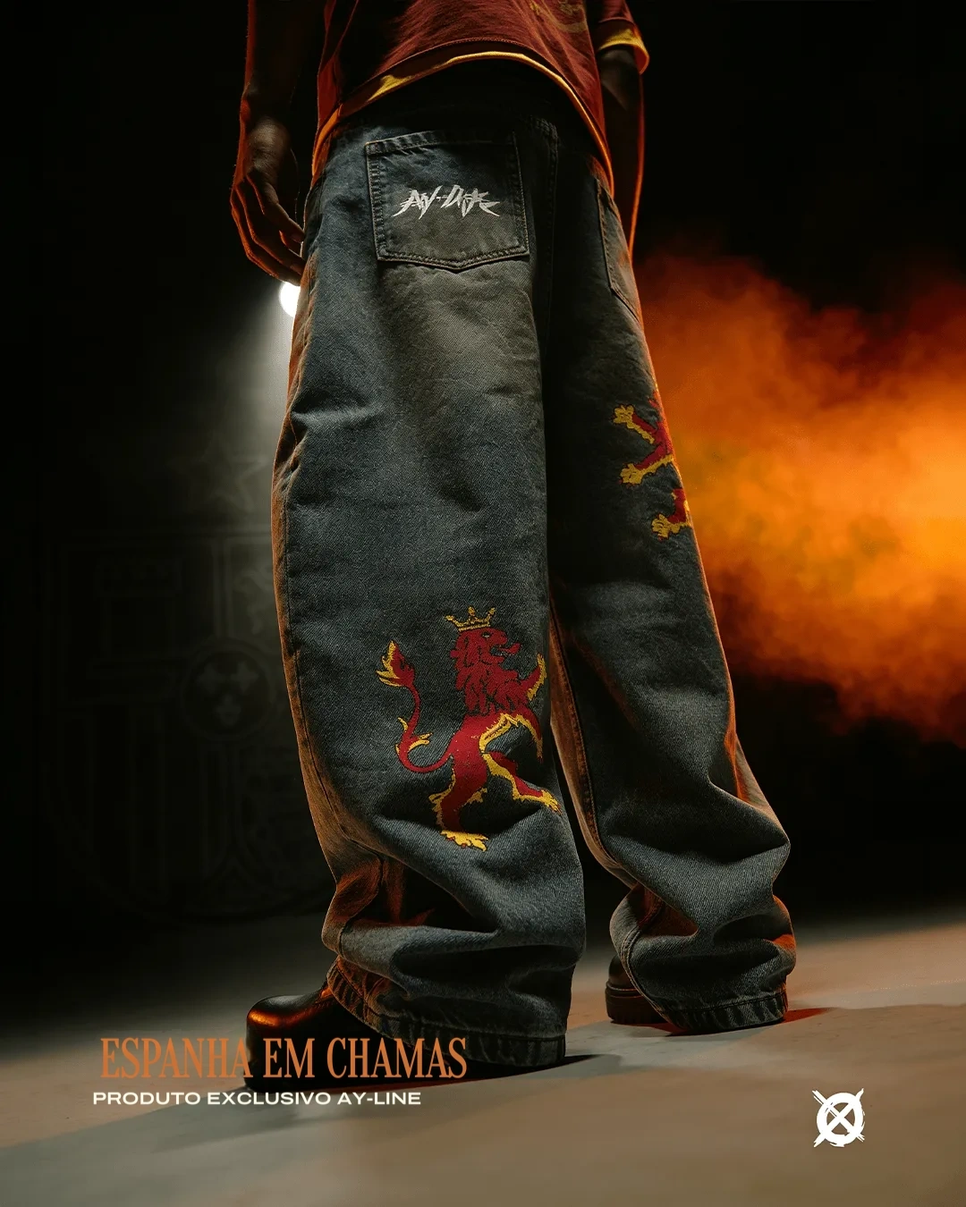 Calça Jeans de Corte Arredondado — Espanha em Chamas