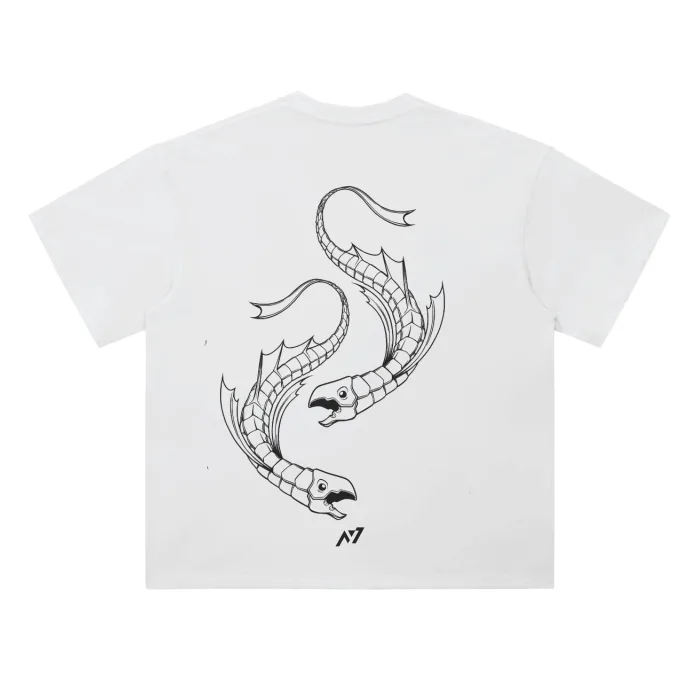 Camiseta Oversized — Carisma Sombrio: Peixe · Branca · de Malha Encorpada