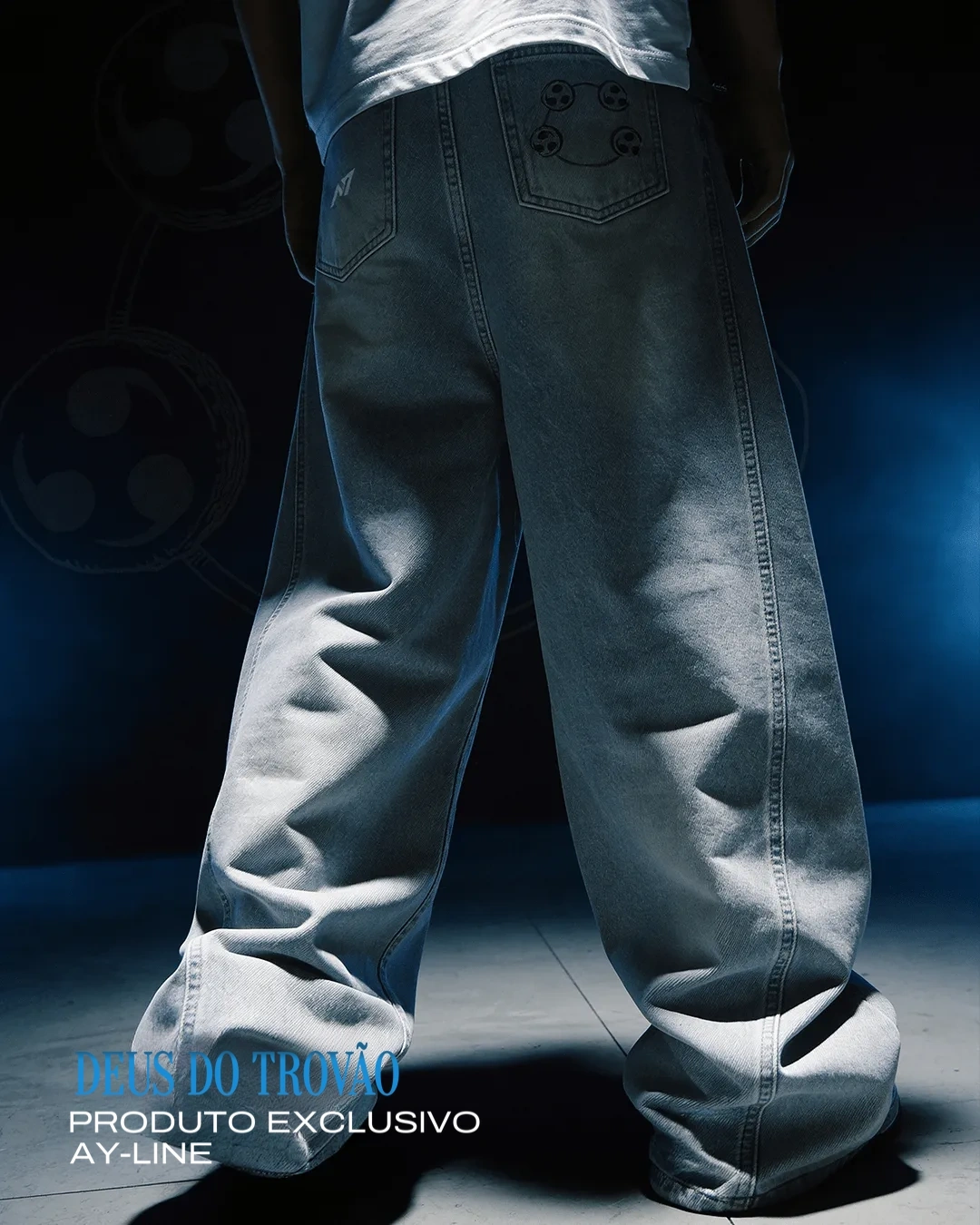 Calça Jeans de Corte Arredondado — Deus do Trovão — imagem 1